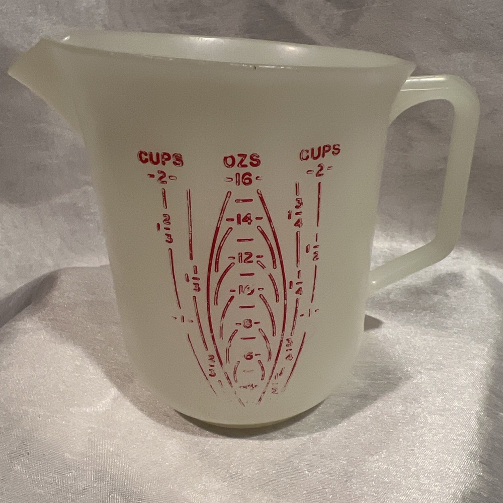 Vintage Tupperware 2 Cup 16 Oz Measuring Cup Pitcher 134 Raised Red‎ Lettering